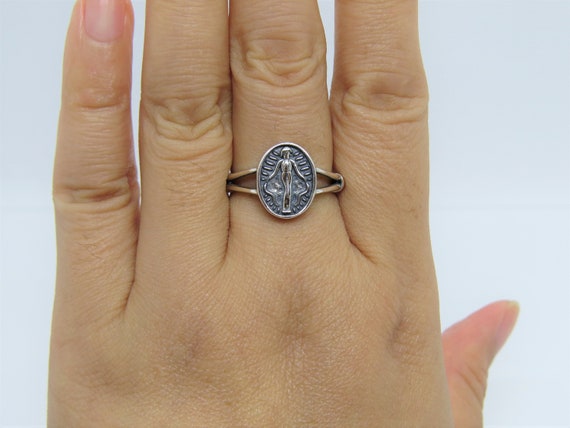 Vintage Sterling Silver Miraculous Medal Ring Siz… - image 6