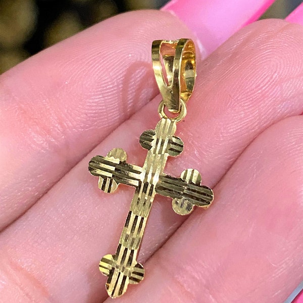 Vintage 18K Solid Gold Diamond cut Cross Pendant.