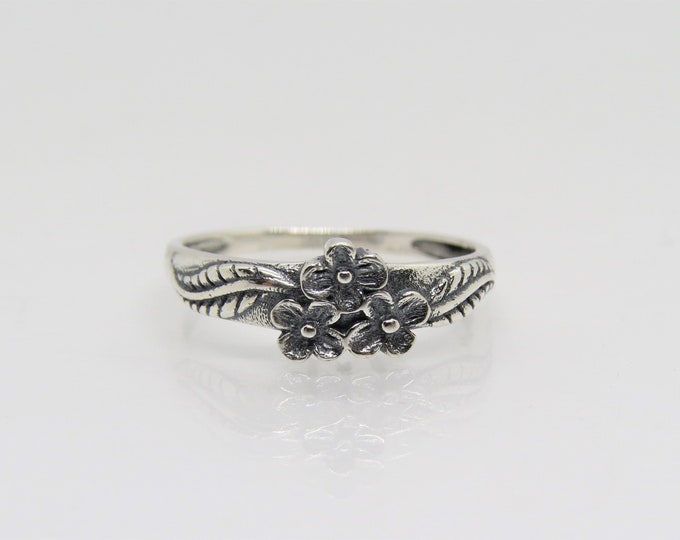 Vintage Sterling Silver Flowers Leaf Ring Size 7