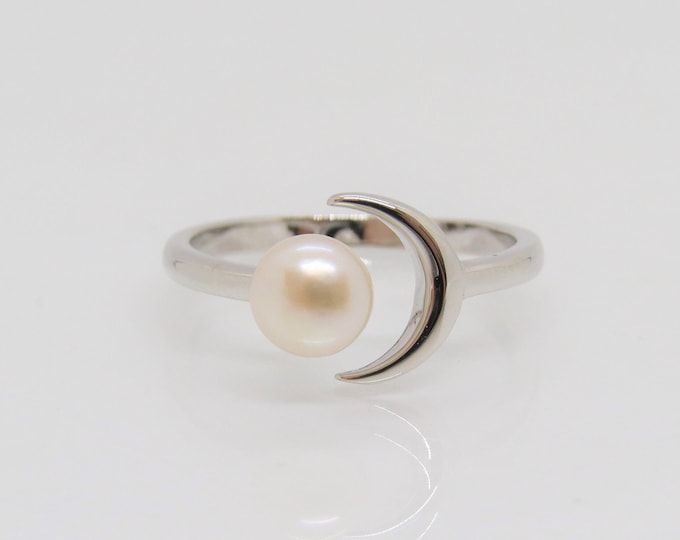 Vintage Sterling Silver White Pearl & Moon Adjustable Ring Size 6,7,8