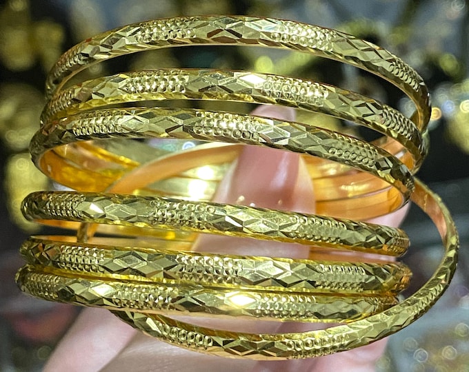18K Yellow Gold 7 Pieces Set Bangle Diamond Cut. 53mm, Vintage Bangle.