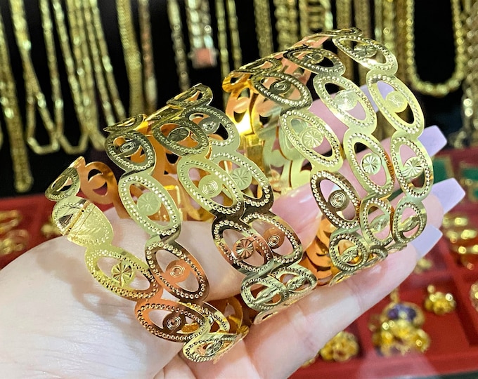 610 15K Yellow Gold 7 Pieces Set Flat Bangle Diamond Cut. 54mm, Vintage Bangle.