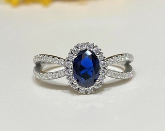 Vintage Sterling Silver Blue Sapphire & White Topaz Ring Size 7.