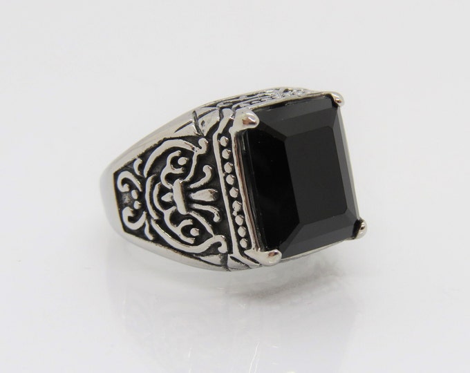 Vintage Jewelry Silver Tone Black Oynx Carved Ring Size 9