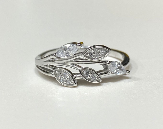 Sterling Silver White Topaz Leaves Ring.
