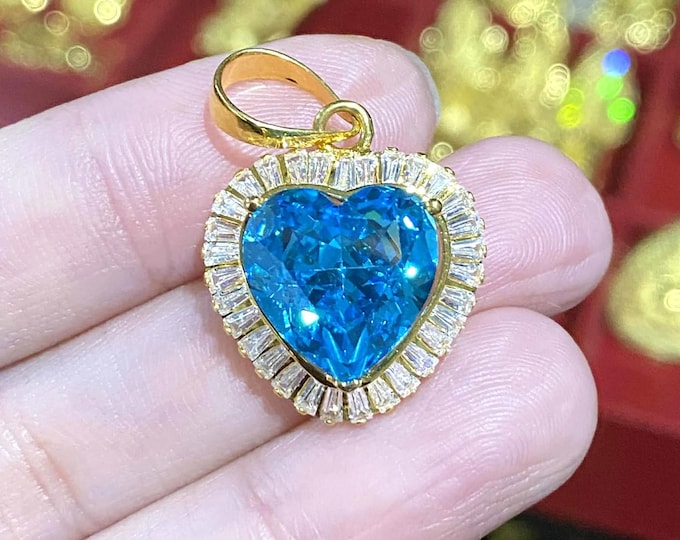 Vintage 15K 610 Solid Gold Heart cut London Blue Topaz & White Topaz Pendant.