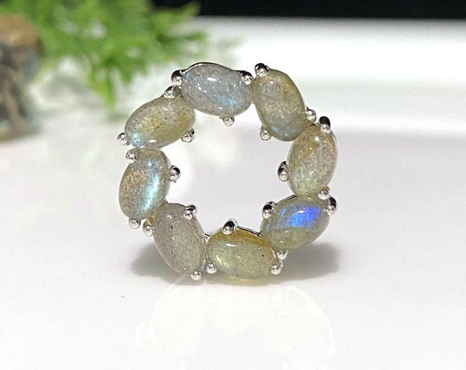 Vintage Sterling Silver Natural Labradorite Circle Pendant.