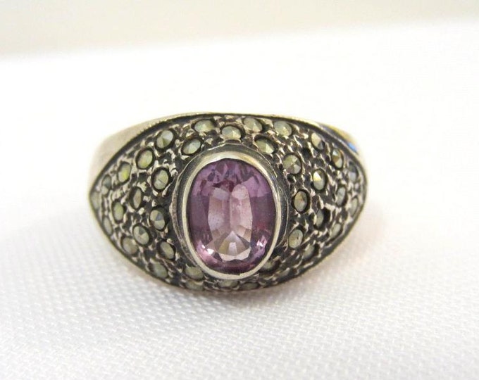 Vintage Sterling silver Genuine Oval Amethyst & Marcasite Dome Ring size 6