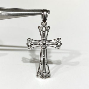 Vintage Sterling Silver Cross Pendant.