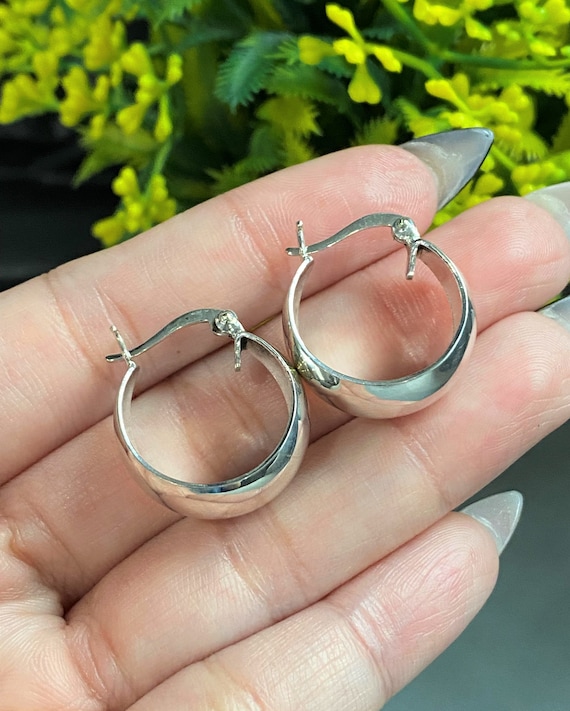 Vintage Sterling Silver Hoop Earrings. Gem