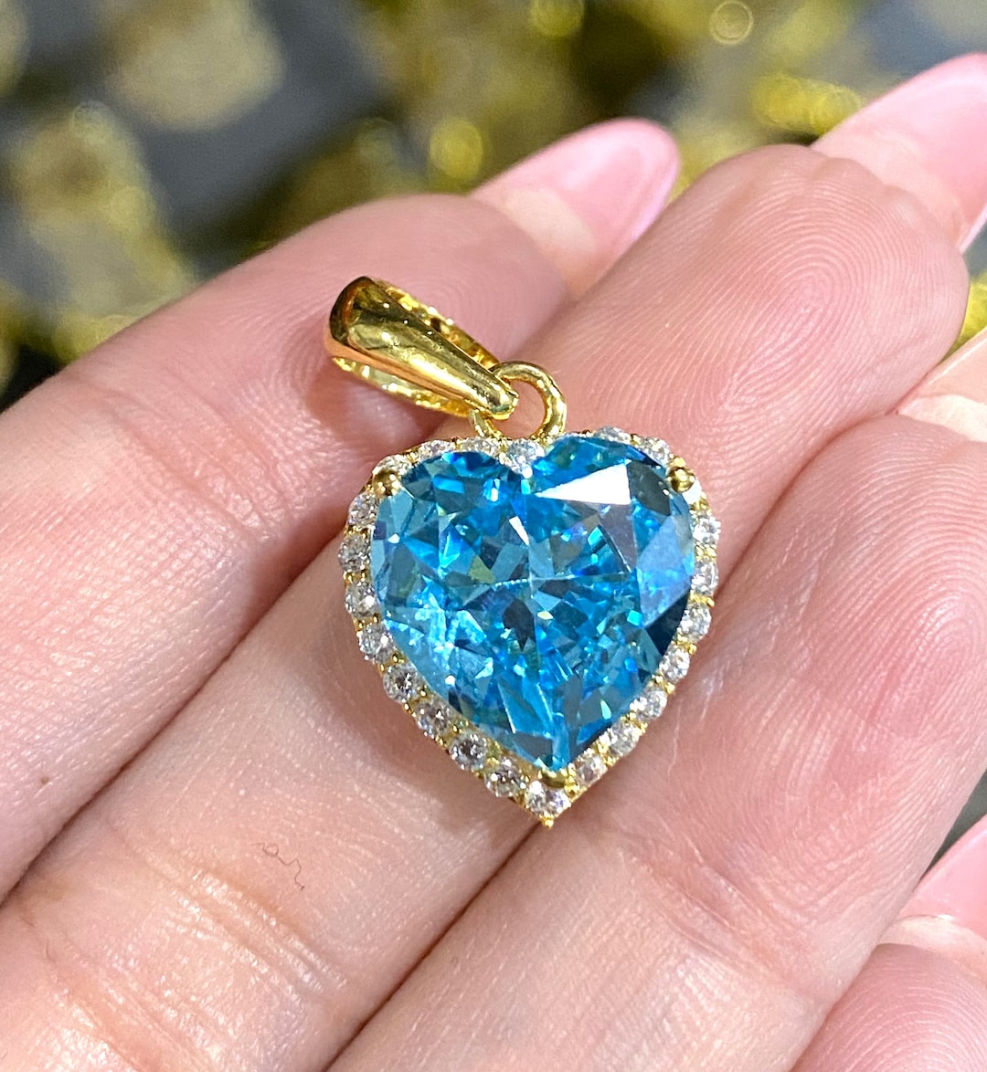 14k White Gold Blue Topaz Pendant 9ct White Gold Blue Topaz