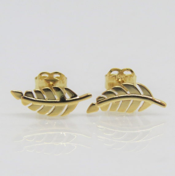 Vintage 14K Solid Yellow Gold Leaf Tiny Earrings - image 1