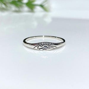 Vintage Sterling Silver Sun Carved Thin Band Ring