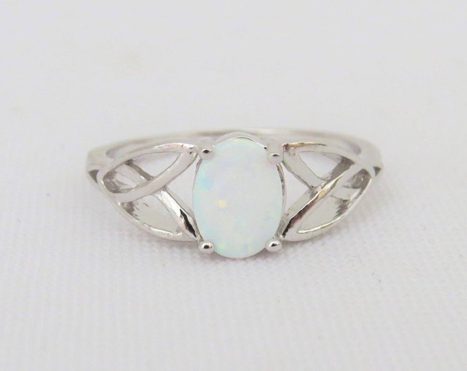 Vintage Celtic Sterling Silver Oval cut White Opal Ring Size 7