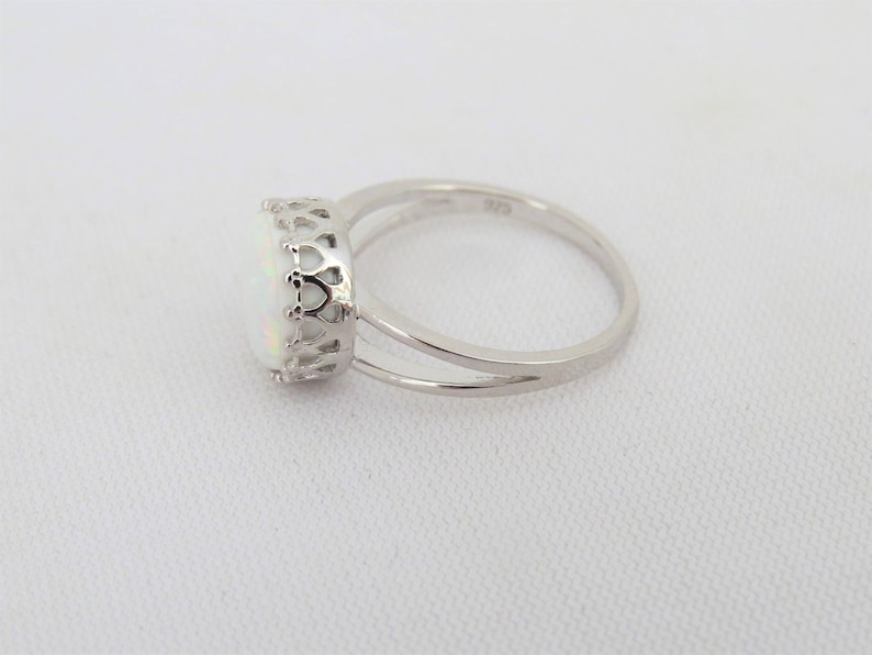 Vintage Sterling Silver Round cut White Opal CROWN Ring Size 7