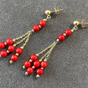 Vintage 14K Solid Yellow Gold Natural Momo Red Coral Dangle Earrings.