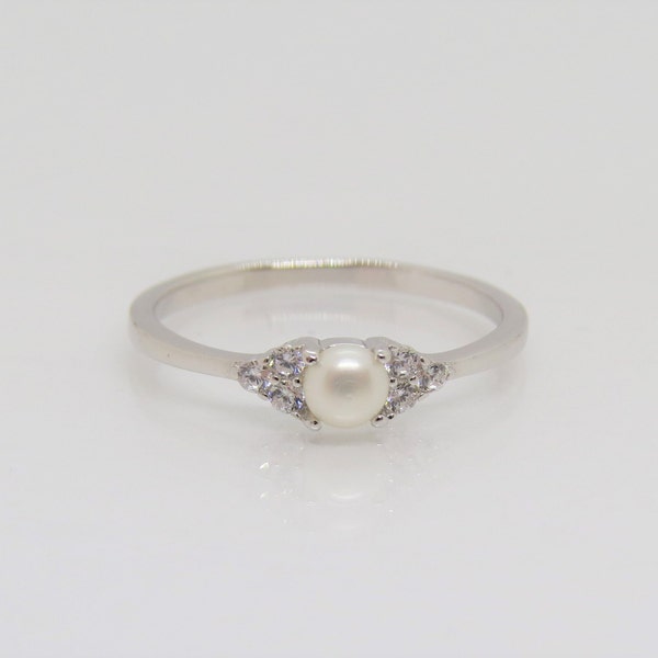 Sterling Silver White Pearl & White Topaz Tiny Ring Size 7