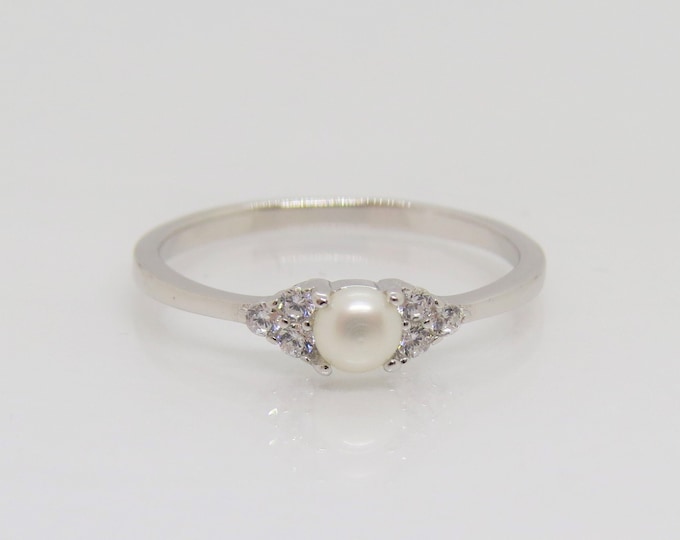 Sterling Silver White Pearl & White Topaz Tiny Ring Size 7