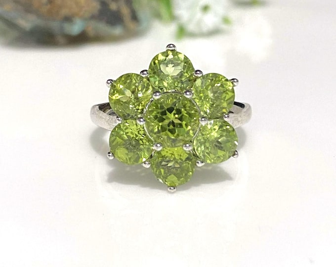 Vintage Sterling Silver Natural Peridot Flower Ring Size 7