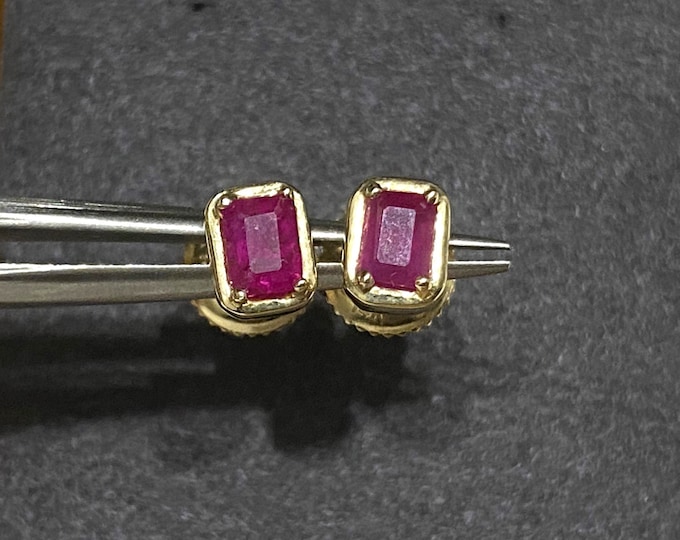 Vintage 14K Solid Yellow Gold Genuine Ruby Screw Back Earrings.