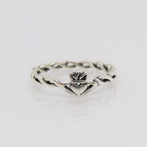 Sterling Silver Claddagh Twisted Band Ring Size 7