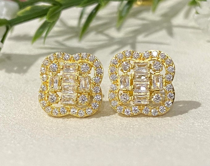 Vintage 15K 610 Solid Yellow Gold White Topaz Earrings.