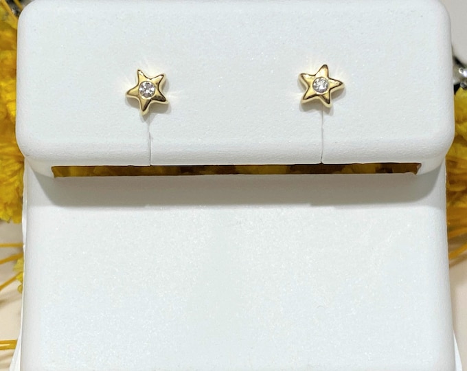 Vintage 14K Solid Yellow Gold Diamond Star Earrings.