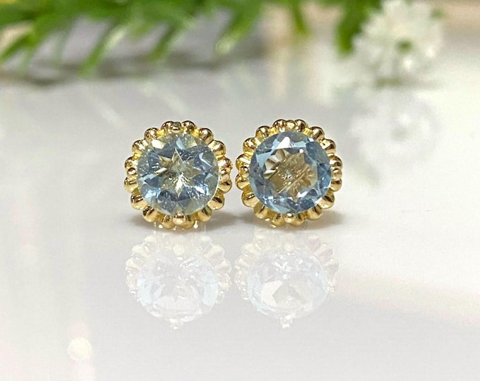 Vintage 14K Solid Yellow Gold 1.68ct Genuine Aquamarine Earrings.