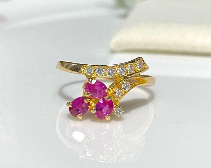 Vintage 18K Solid Yellow Gold Ruby & White Topaz Ring Size 6