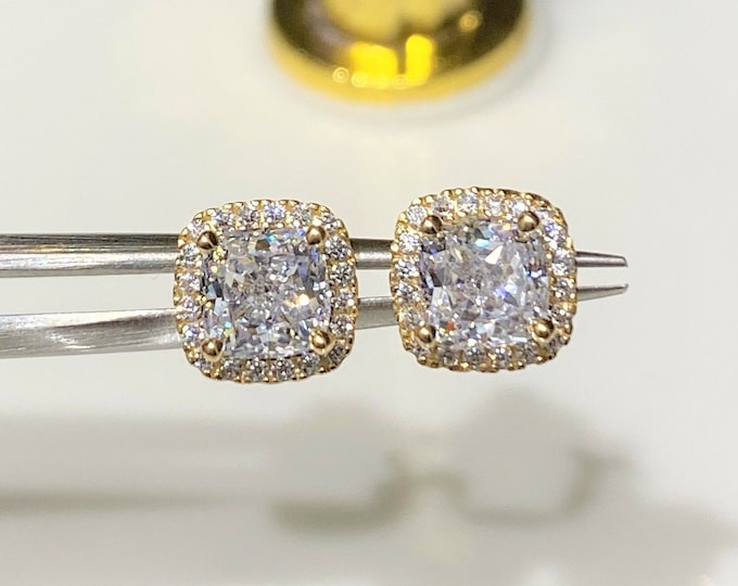 Vintage 14K Solid Yellow Gold White Sapphire Stud Earrings.
