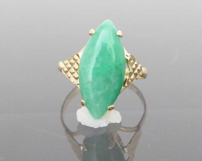 Vintage 18K Solid Yellow Gold Natural Apple Green Jadeite Jade Ring Size 6