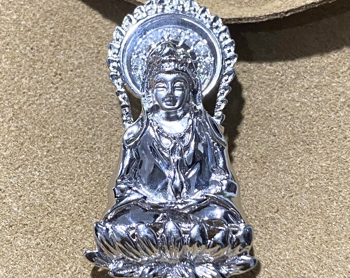 Vintage 18K 750 Solid White Gold Diamond Guan Yin Buddha Pendant.