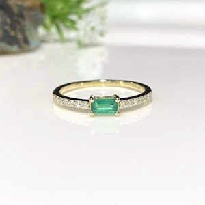 Vintage 14K Solid Yellow Gold 0.68ct Natural Emerald & Diamond Band Ring Size 6.5