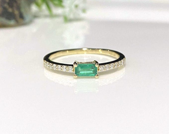Vintage 14K Solid Yellow Gold 0.68ct Natural Emerald & Diamond Band Ring Size 6.5
