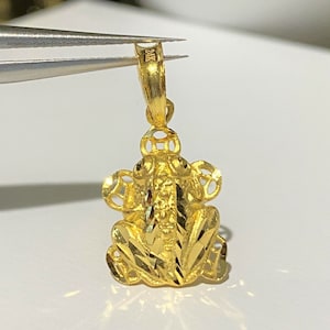 Vintage 24K 980 Gold Diamond cut Frog Wealth Lucky Pendant.