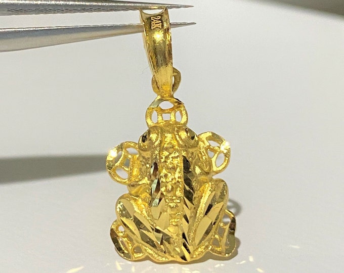Vintage 24K 980 Gold Diamond cut Frog Wealth Lucky Pendant.