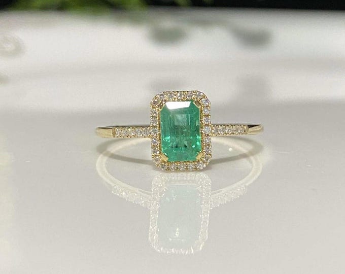 Vintage 14K Solid Yellow Gold Natural Emerald & Diamond Ring Size 6.5