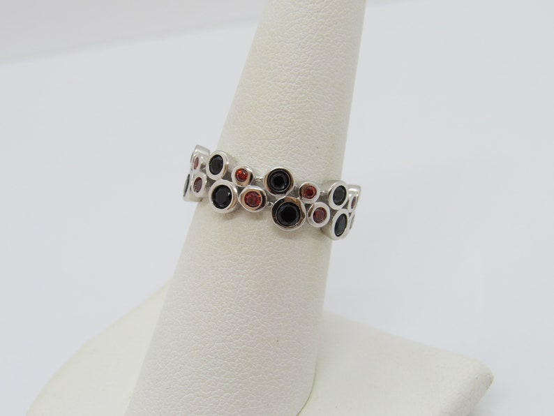 Vintage Sterling Silver Black Onyx /& Garnet Wedding Band Ring Size 7