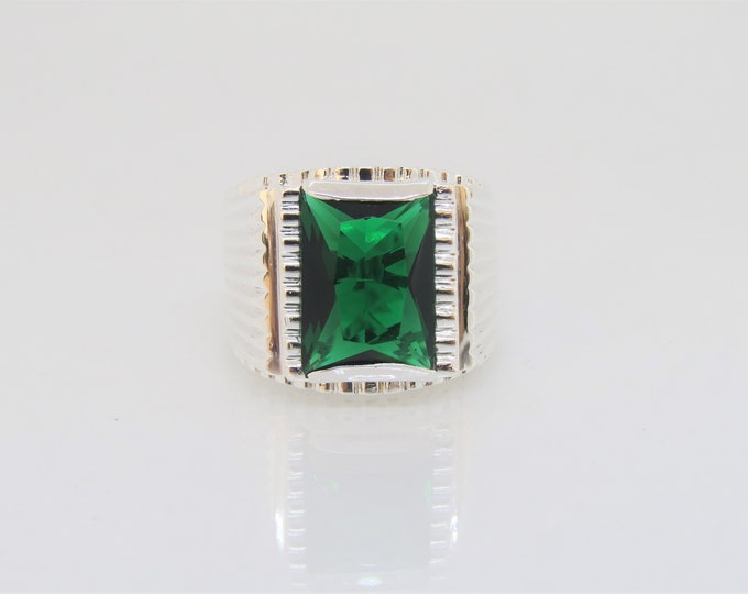 Vintage Sterling Silver Green Emerald Men's Ring Size 9