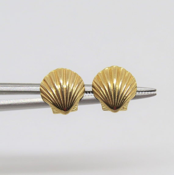 Vintage 14K Solid Yellow Gold Seashell Stud Earri… - image 1