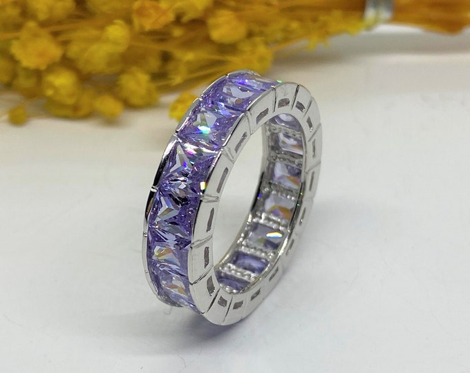 Vintage Sterling Silver Amethyst Band Ring.