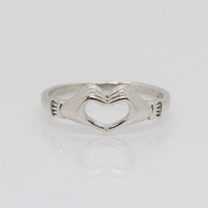 Vintage Claddagh Sterling Silver Ring Size 7