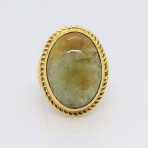 Vintage 18K Solid Yellow Gold Oval Green, Yellow Jadeite Jade Ring Size 7.5