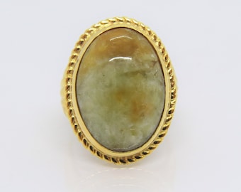 Vintage 18K Solid Yellow Gold Oval Green, Yellow Jadeite Jade Ring Size 7.5