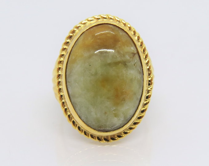 Vintage 18K Solid Yellow Gold Oval Green, Yellow Jadeite Jade Ring Size 7.5
