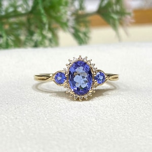 Vintage 14K Solid Yellow Gold Natural Tanzanite & Diamond Ring Size 7.25
