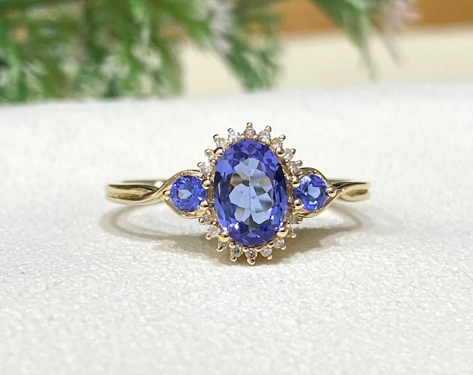 Vintage 14K Solid Yellow Gold Natural Tanzanite & Diamond Ring Size 7.25