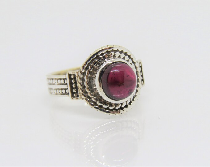 Vintage Bali Sterling Silver Natural Garnet Cabochon Ring Size 8