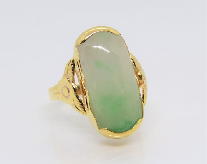 Vintage 18K Solid Yellow Gold Saddle Green, White Jadeite Jade Ring Size 8
