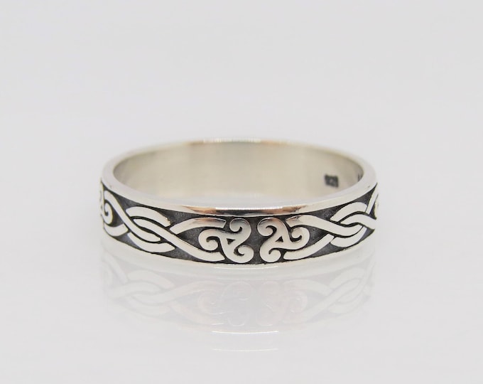 Vintage Sterling Silver Celtic Band Ring Size 8